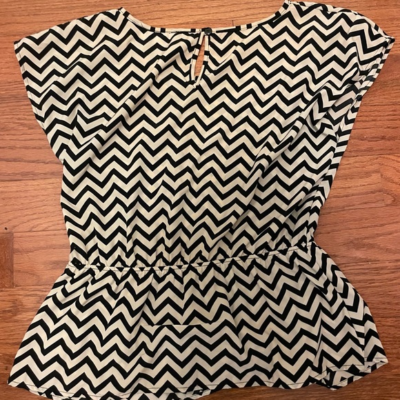 Chevron blouse-size Large - Picture 2 of 3